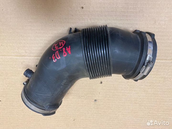 Патрубок воздушного фильтра Audi A8 D3 BVJ 2006