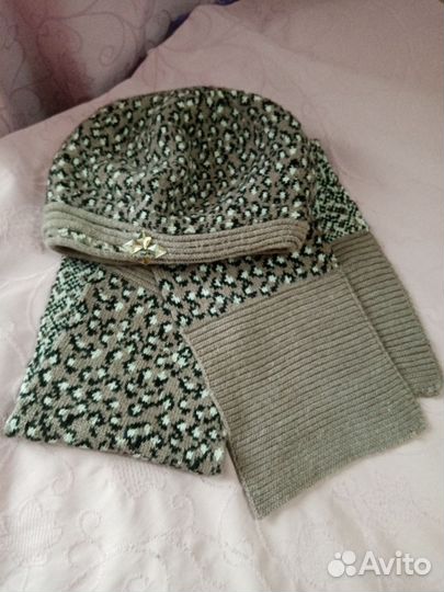 Женский шарф и шапка. Тёплая, подойдёт на зиму