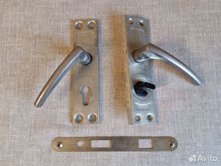 Дверной замок с ручкой и ключами