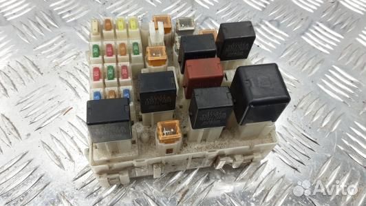 Блок предохранителей toyota RAV 4 ZCA2 (4BR13M101)