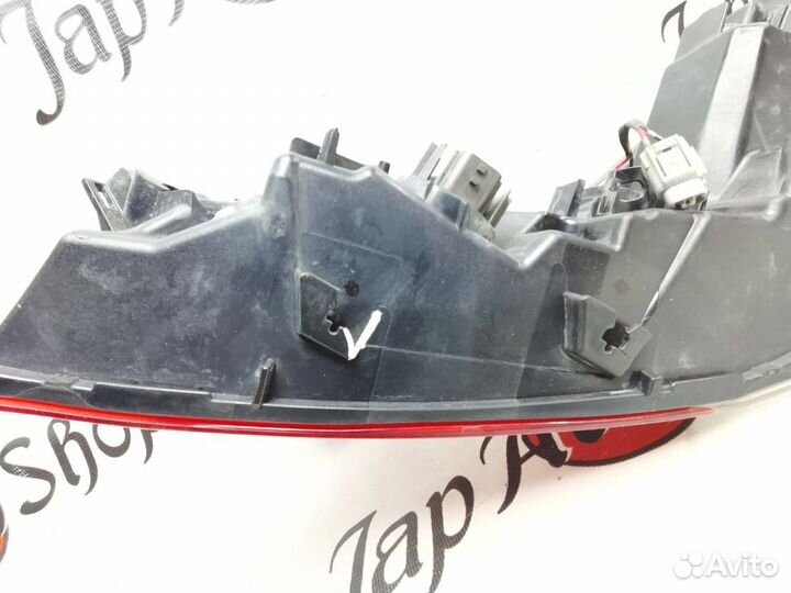 Фонарь наружный левый Toyota Camry 70