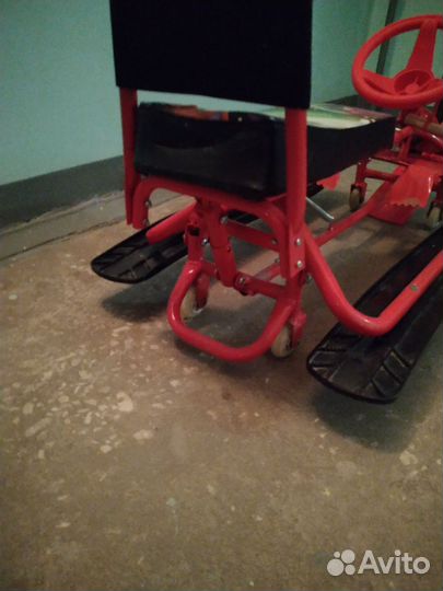 Снегокат ZooCosmiс SnowComet с колесиками красный