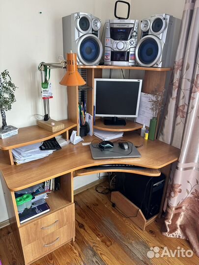 Компьютерный стол