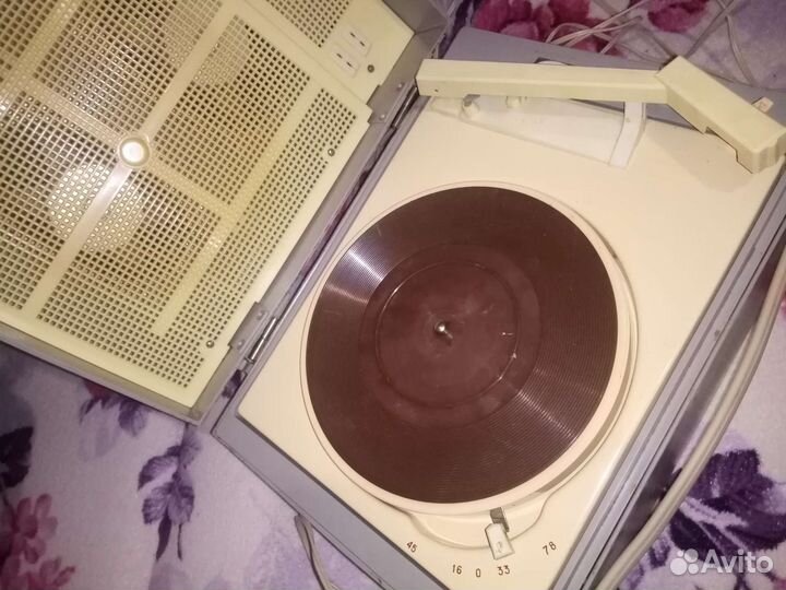 Проигрыватель СССР