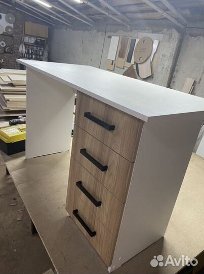 Письменный стол