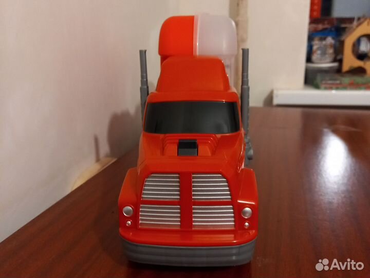 Игрушка грузовик с набором инструментов