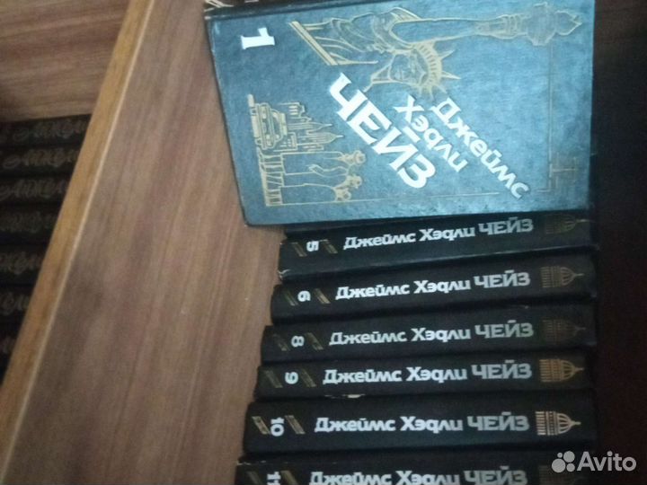 Продам книги все части