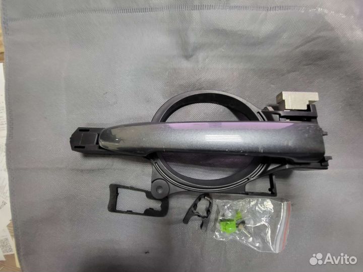 Ручка с кронштейном, задняя левая дверь Outlander3