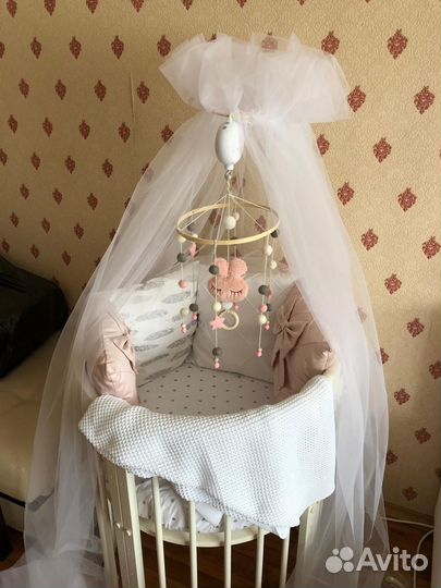 Бортики в детскую кроватку, пеленки, одеяла