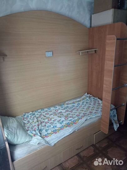Кровать двухьярусная