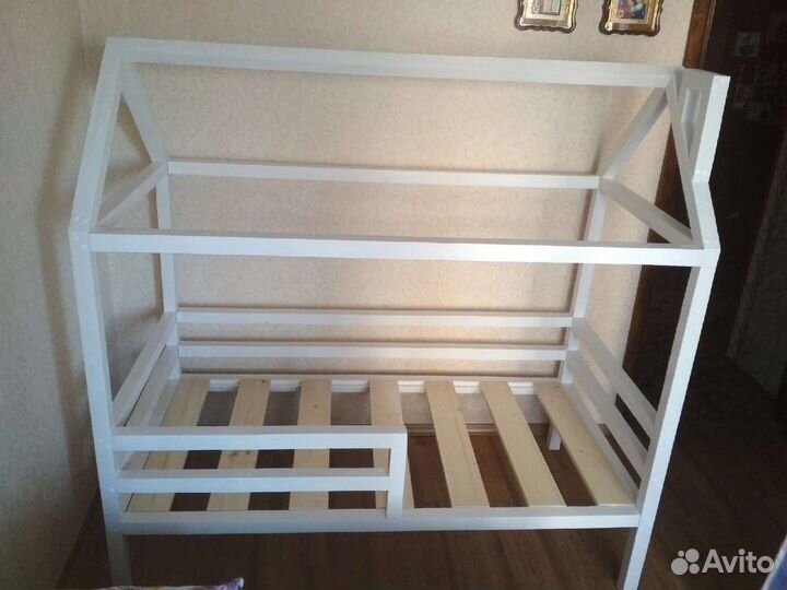 Кровать домик