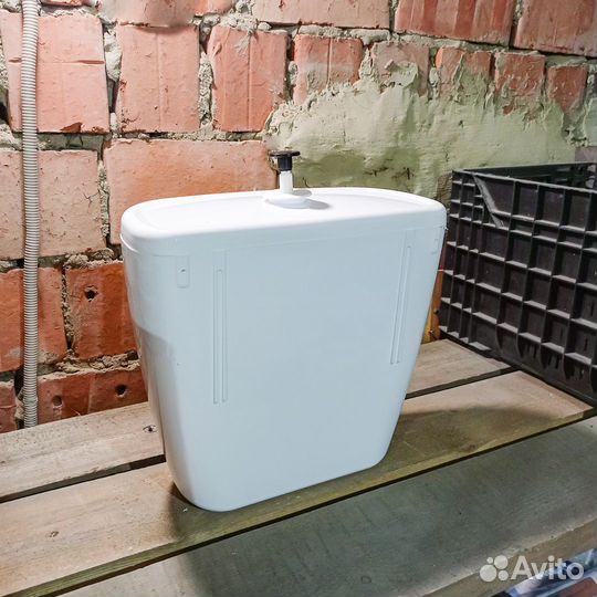 Бачок для унитаза пластиковый с арматурой