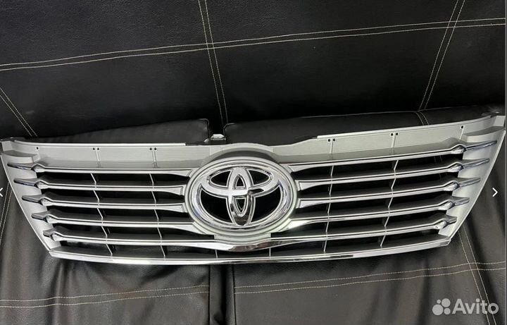 Решетка радиатора Toyota Camry v50