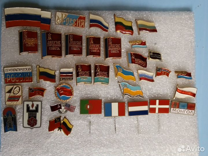 Значки флаги, фестиваль, голубь мира