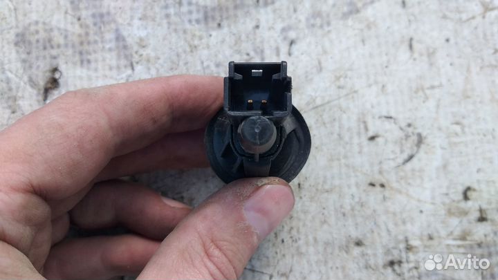 Концевик двери Renault Duster 4x4