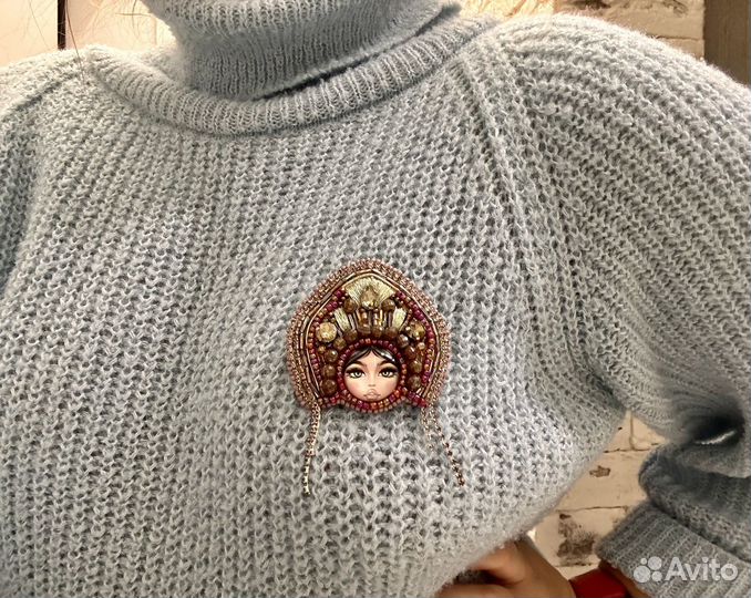 Брошь ручной работы (бисер)