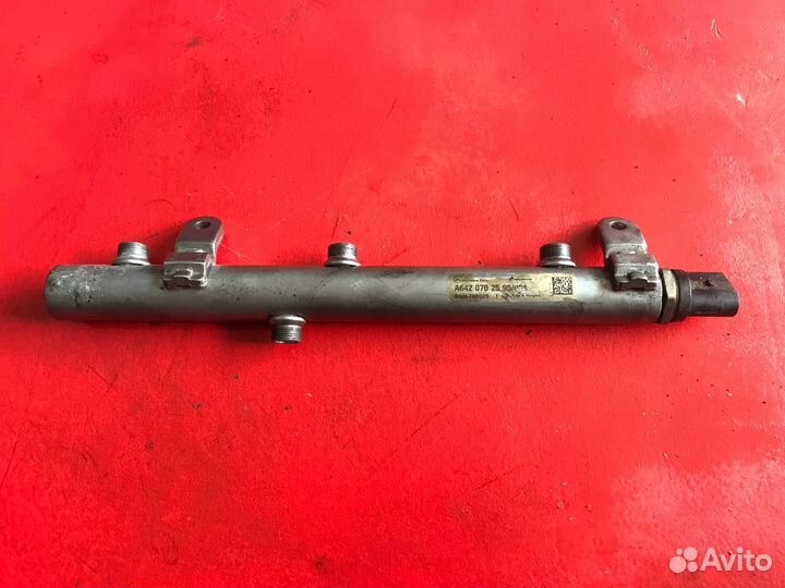 Топливная рампа правая Mercedes S-Class W221 OM642