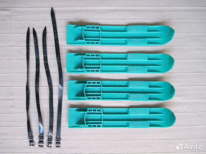 Лыжи детские пластмассовые СССР (две пары)