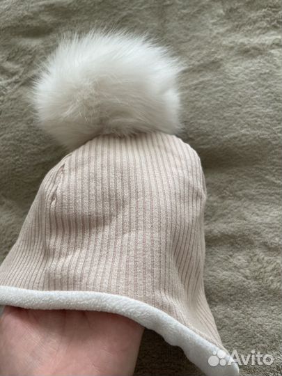 Шапка для девочки с помпоном