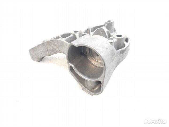 Кронштейн компрессора кондиционера Volkswagen