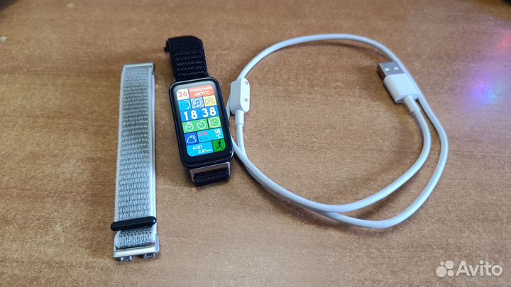 Смарт-браслет Huawei band 8