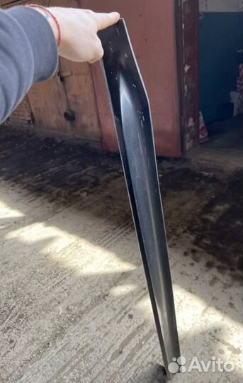 Спойлер средний на Toyota Land Cruiser 200