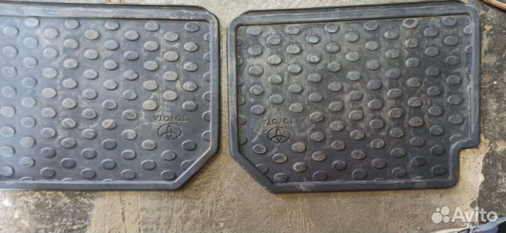 Автомобильные коврики резиновые