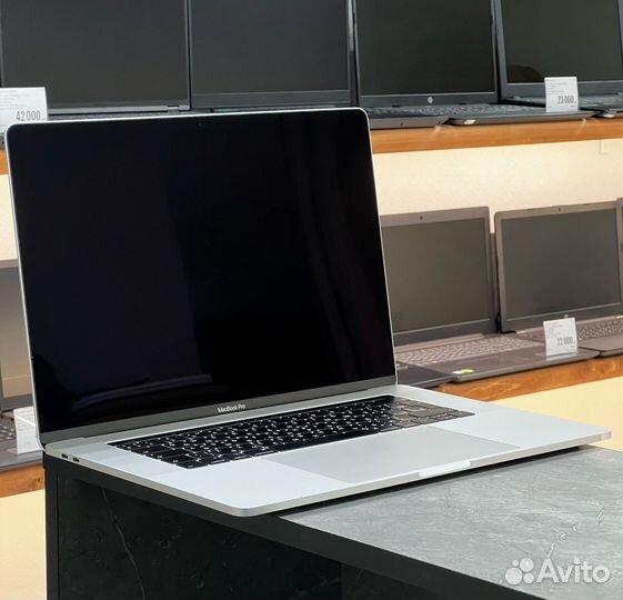 MacBook Pro 16 2019 i7/ 16GB/ Radeon 555X 4GB