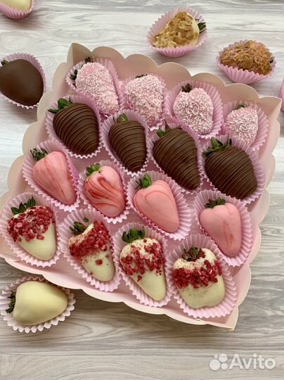 Букет с клубникой в шоколаде/ наборы / 8 марта