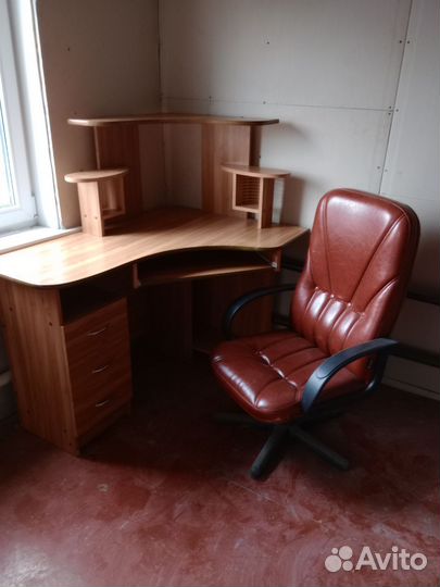 Компьютерный стол