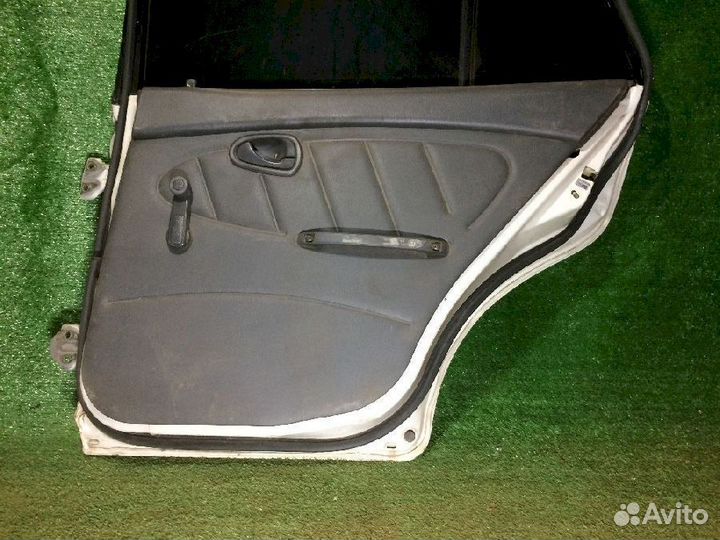 Дверь задняя правая Mitsubishi Libero CB2W Белая ц