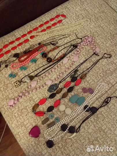 Женские бусы