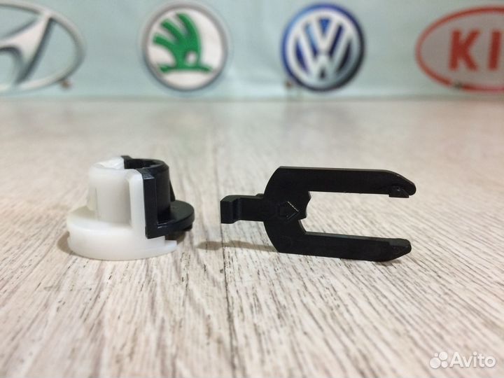 Упор стопор фиксатор датчика стоп Солярис Рио IX