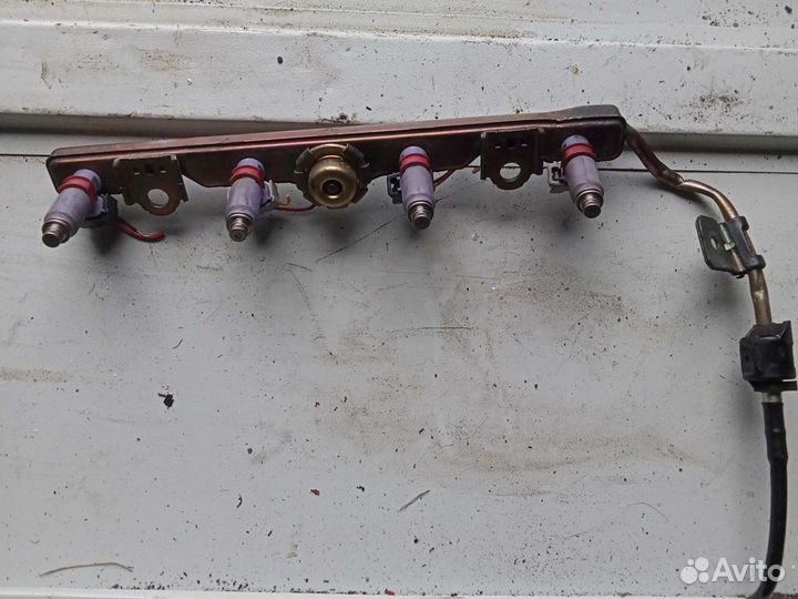 Форсунка Toyota Corolla Verso 3 пок 2004-2008