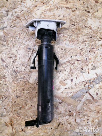 Форсунка омывателя фары Volkswagen Passat B7