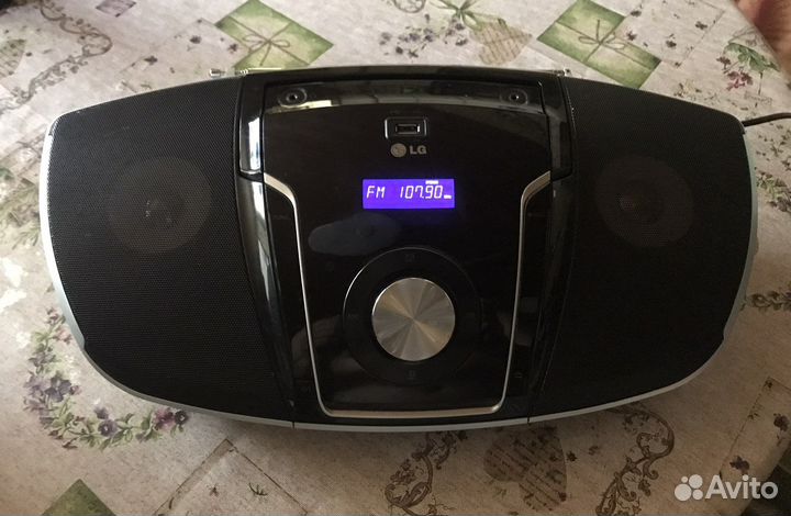 Портативная CD магнилола LG BS56