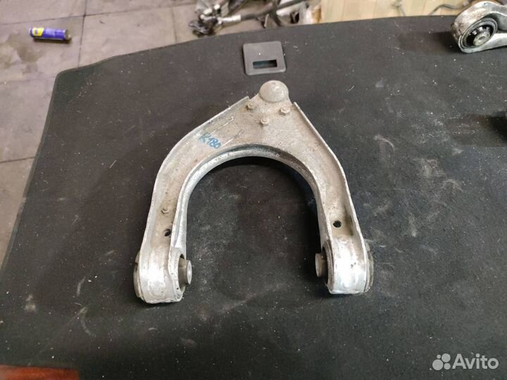 Рычаг правый верхний Mercedes-Benz CLS-Класс C219