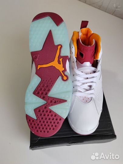 Кроссовки белые Nike Air Jordan 6