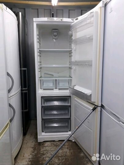 Холодильник б/у Hotpoint-Ariston rmba1185.04