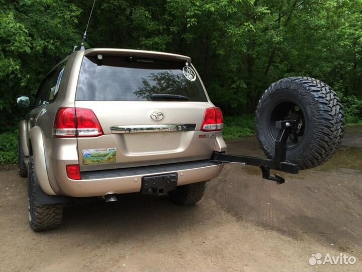 Калитка риф с квадратом под фаркоп в штатный задний бампер с подсветкой номера Toyota Land Cruiser 2