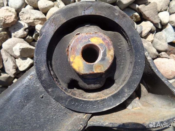 Крепление редуктора Toyota Corolla Fielder ZRE144