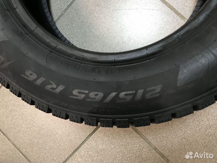 Pirelli Ice Zero 215/65 R16 102T