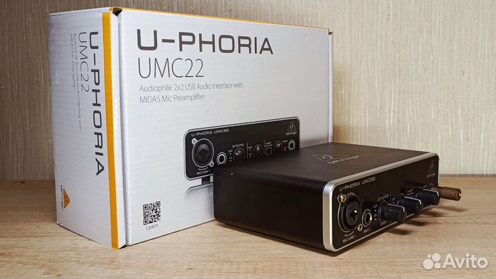 Звуковая карта behringer umc22