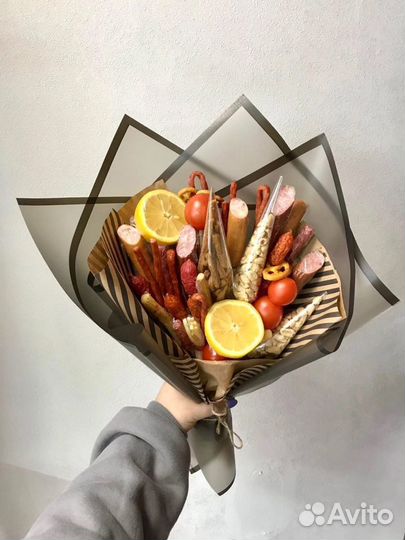 Букет к 23 февраля, сьедобный букет, букет с колба