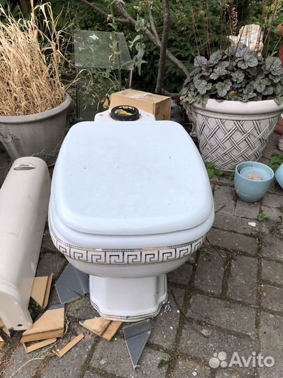 Тумба для ванной со смесителем и зеркалом