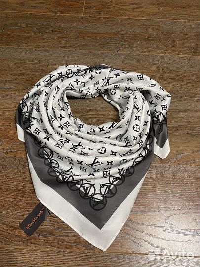 Шелковый платок женский 90*90