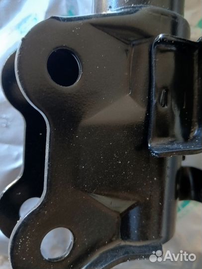 Стойка на Ниссан альмера