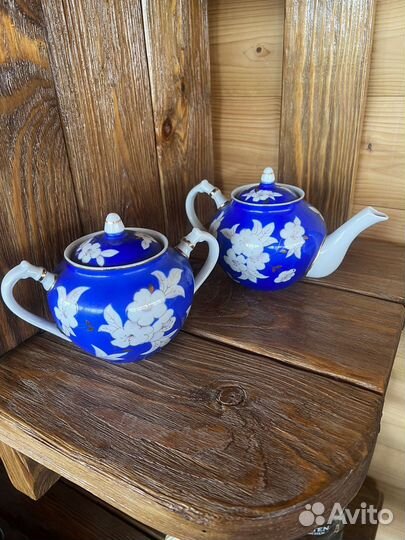 Сервиз чайный (чайник и сахарница)