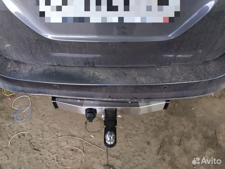 Фаркоп на Toyota Fortuner 2016