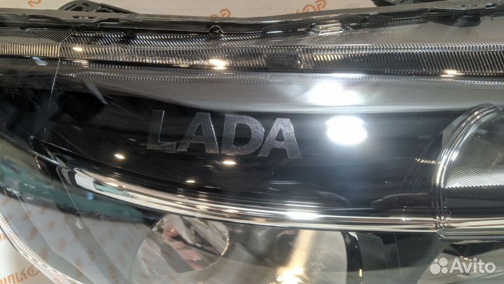 Блок-фара Vesta правая